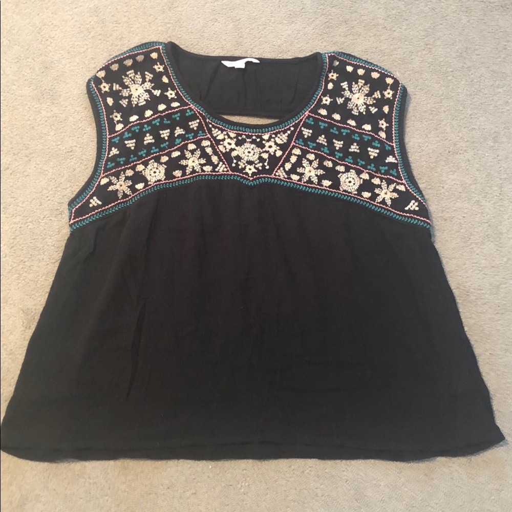 Black embroidered sleeveless top size XL